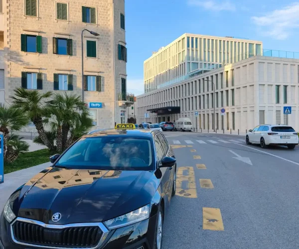 taxi trogir car